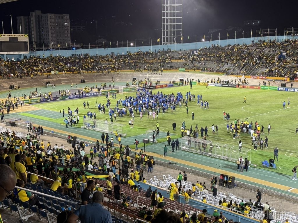 包含球队夺冠庆典,球迷齐聚一堂狂欢的词条 包含球队夺冠庆典,球迷齐聚一堂狂欢的词条